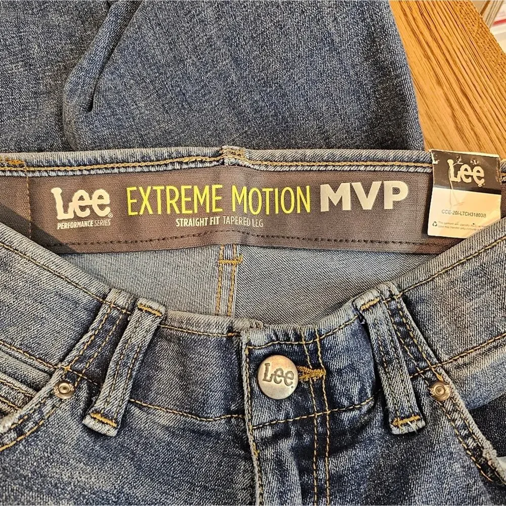 LEE MEN'S EXTREME MOTION MVP STRAIGHT FIT TAPERED JEAN 30x32